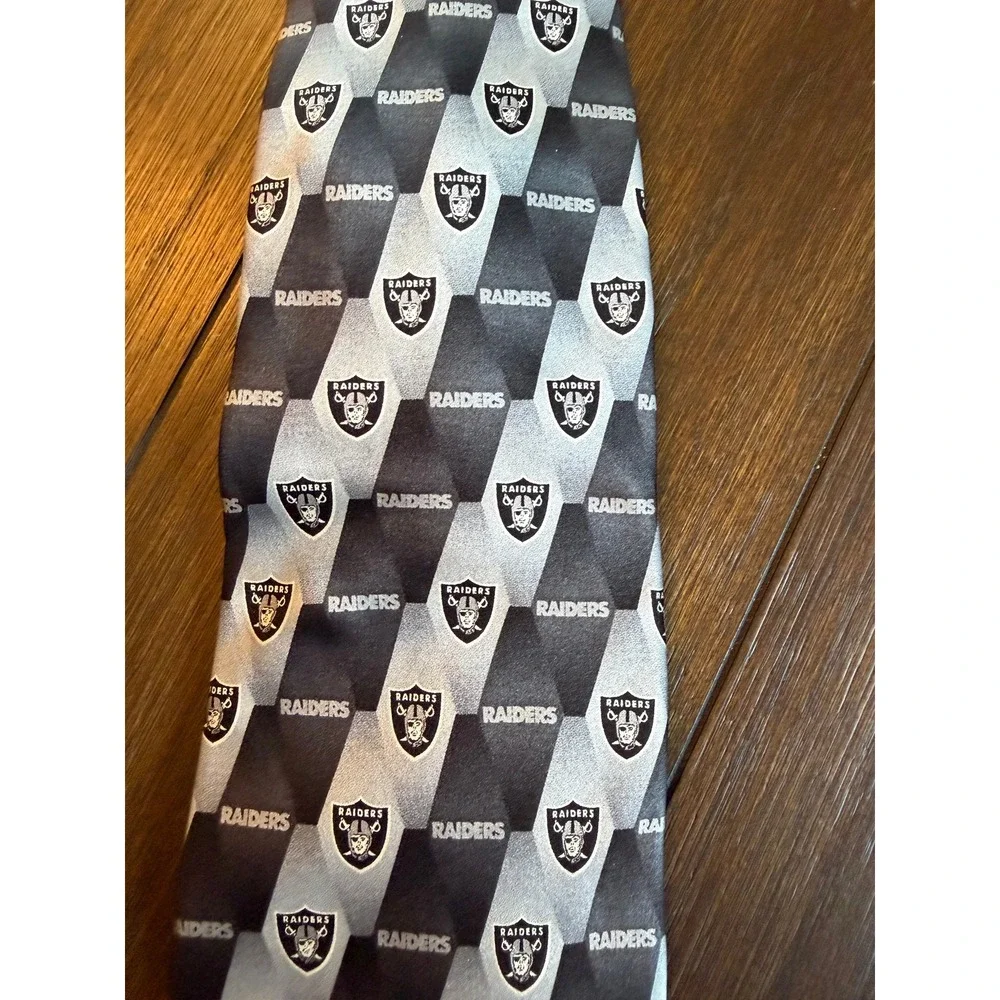 NFL Oakland Raiders Mens Necktie Silver Black Geometric Logo Silk Blend Tie